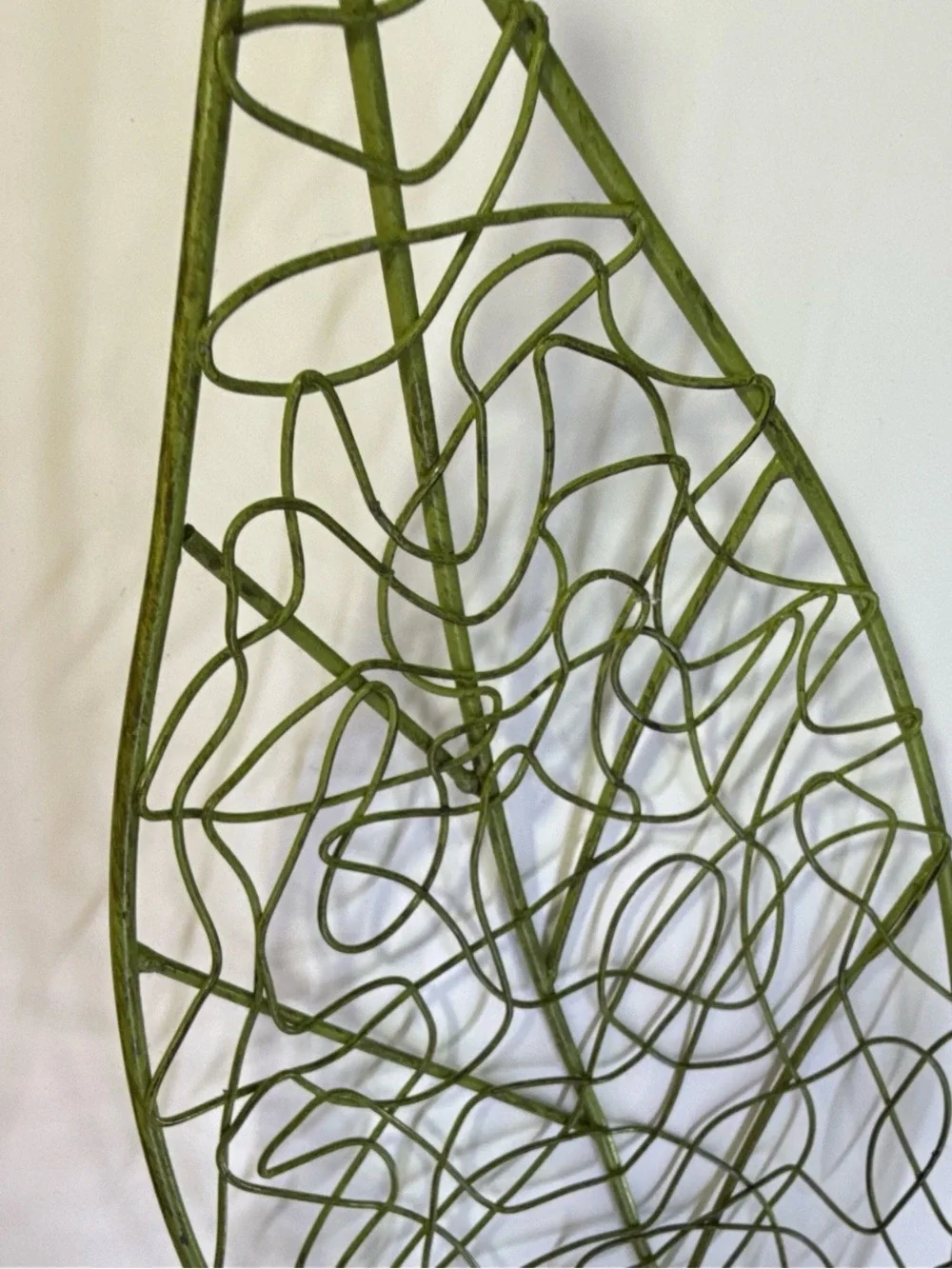 Set of 2 Green Metal Wire Leaf Trays / Decorative Catchall Baskets